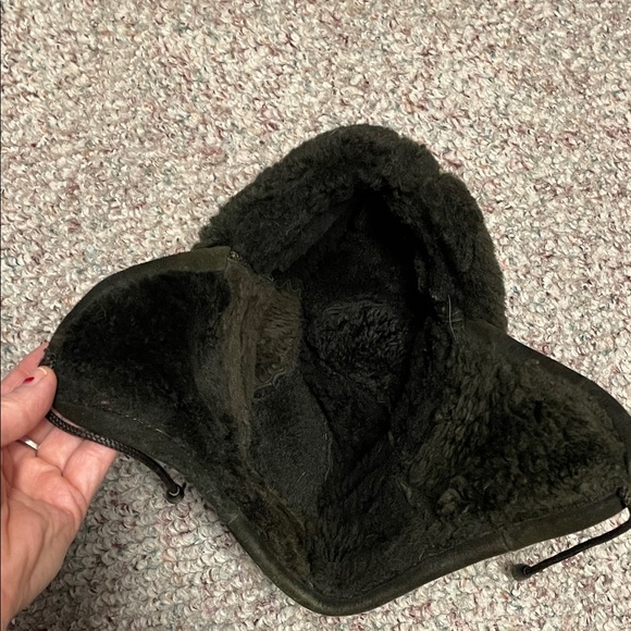 Vintage real Shearling Trapper Hat with Pom Pom and chin tie flaps - Picture 6 of 8